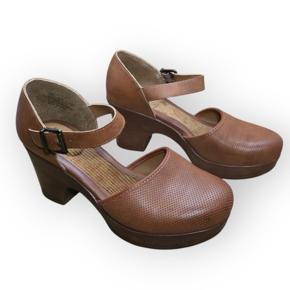 boc Shoes - b.o.c. Gia clogs in brown leather, size 9. Mary Jane comfort shoes with block he